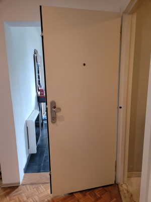 Door with SE1